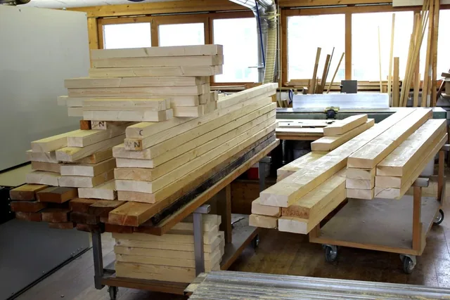 Vorbereitete Holzbauteile in unserer Werkstatt