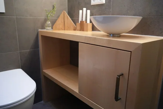 Waschtischunterschrank mit Aufsatzbecken